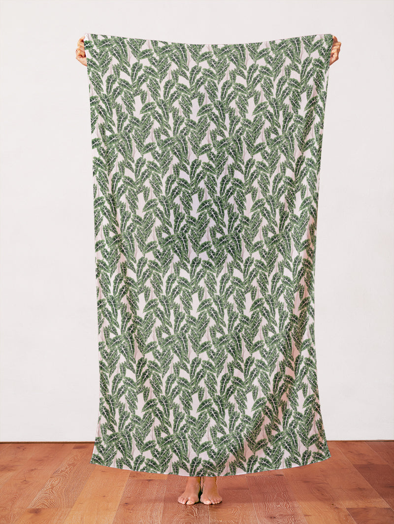 Modern Botanicals by Living Pattern - Alocasia Blätter Stoff