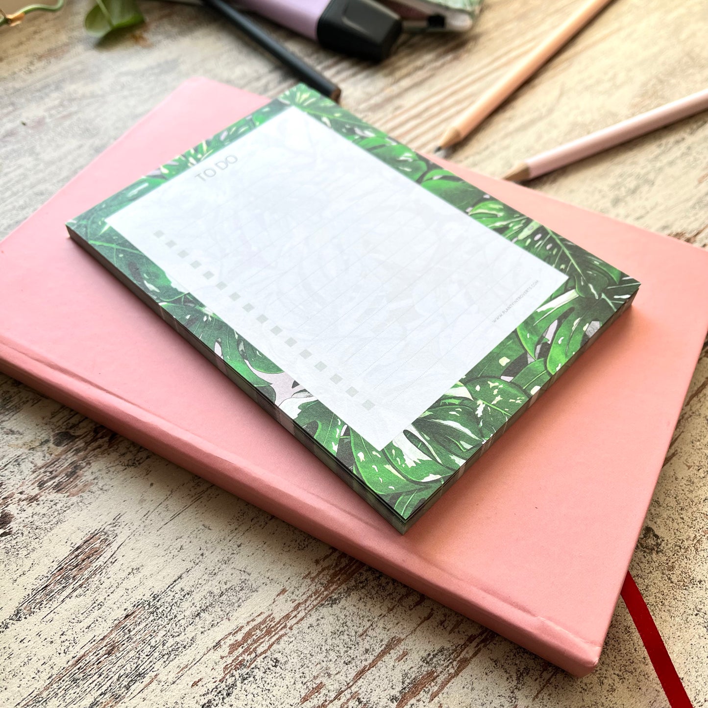 To-Do-Liste Notizblock mit Monstera Illustration