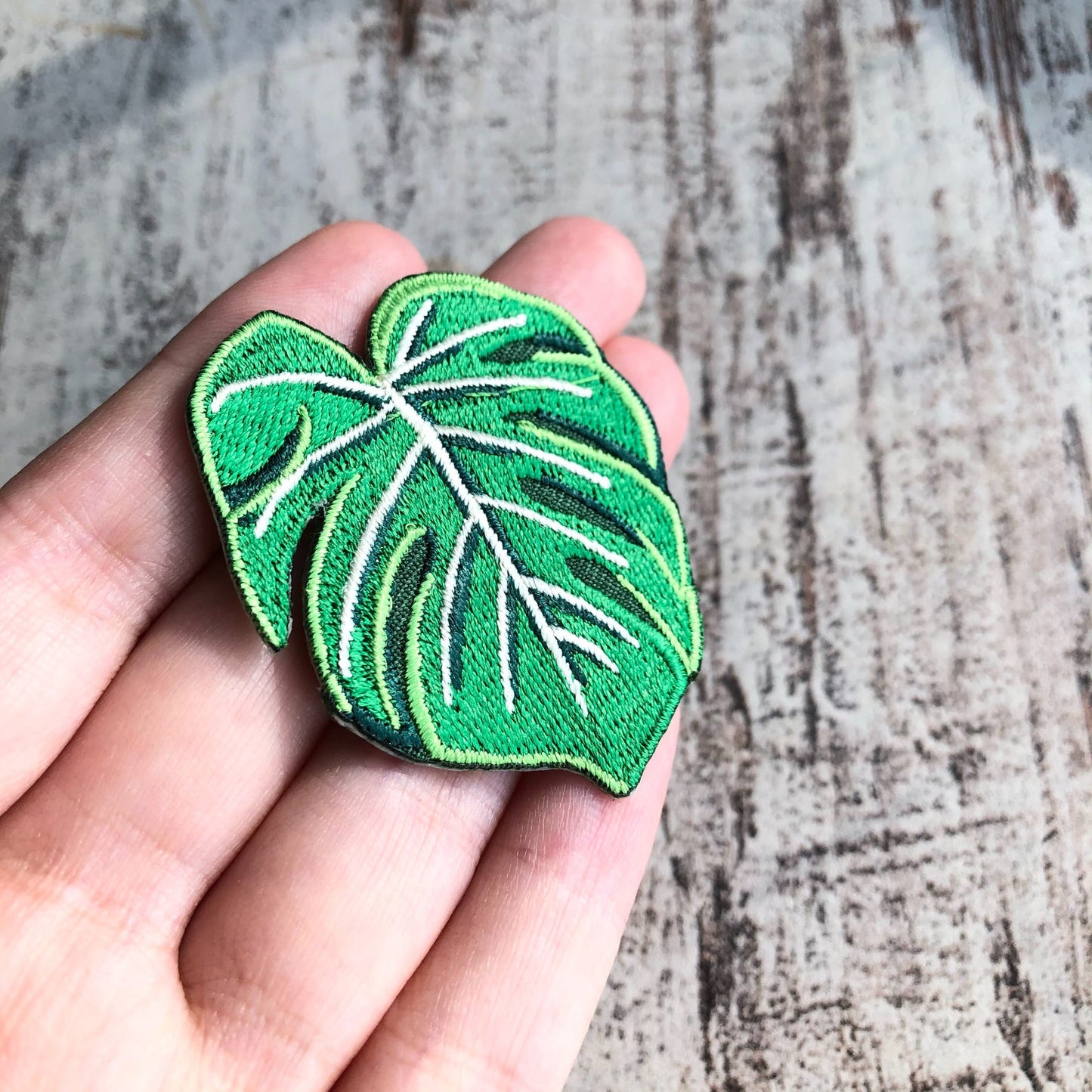 Monstera deliciosa Patch - zum Aufnähen oder Aufbügeln - wearequiethumans