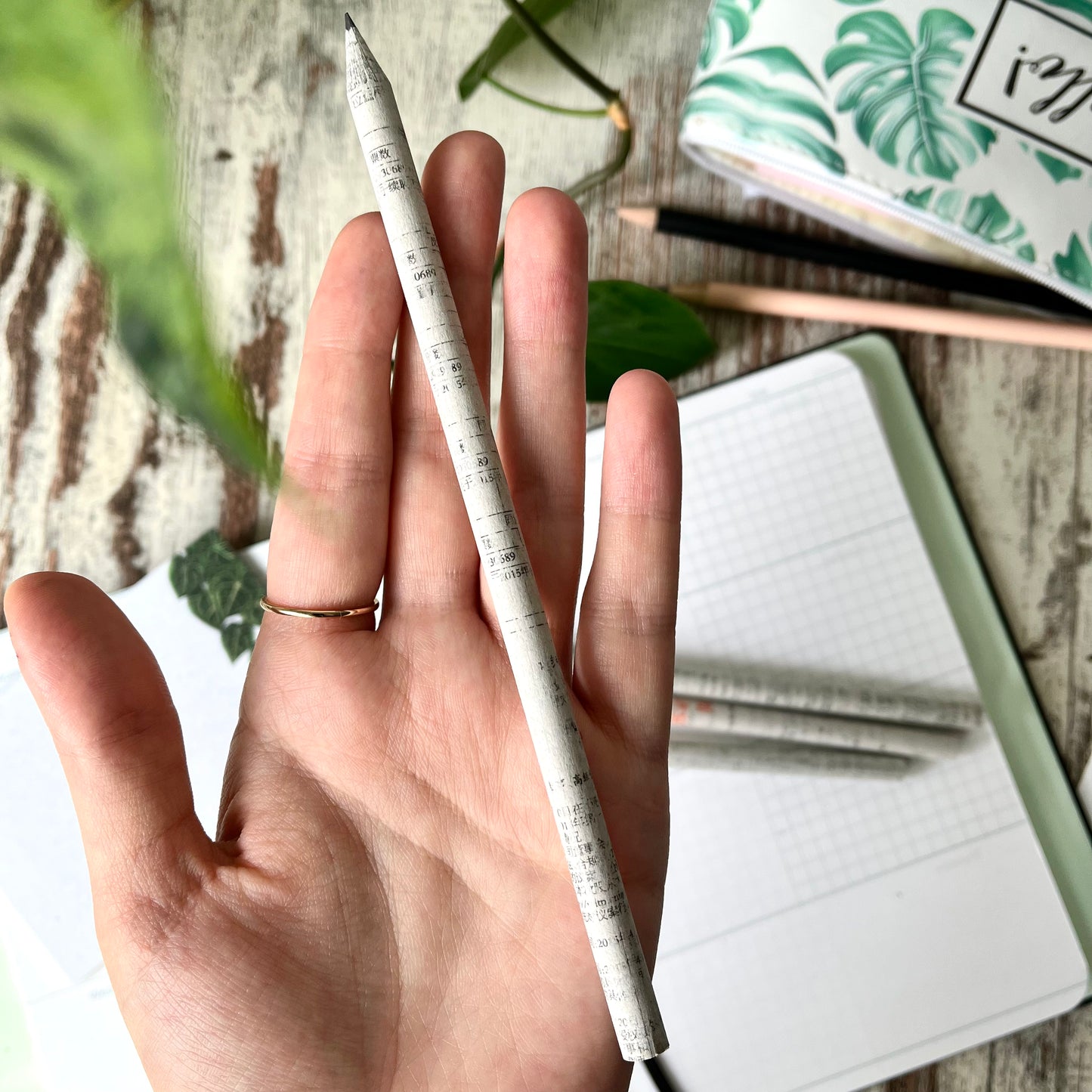 Recycling Bleistift aus Zeitungspapier