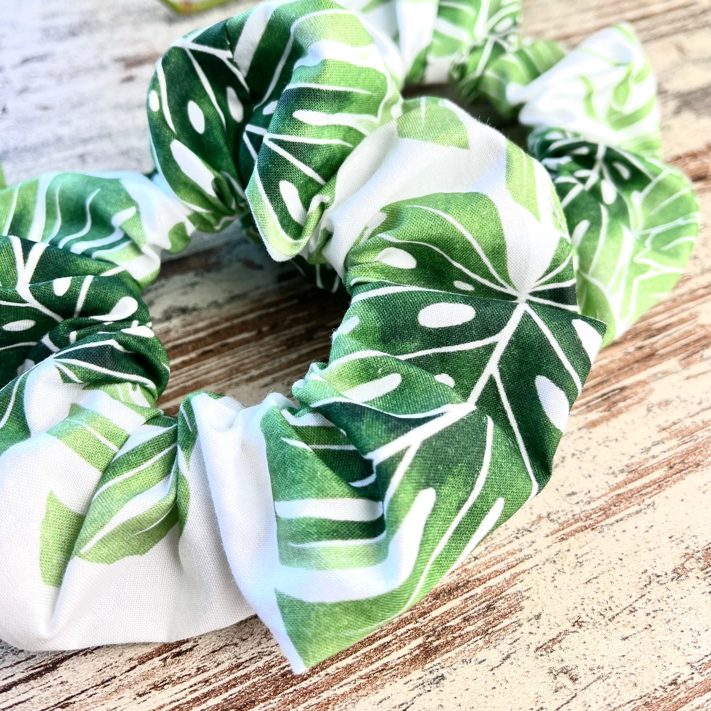 Scrunchie - Monstera Watercolor - wearequiethumans