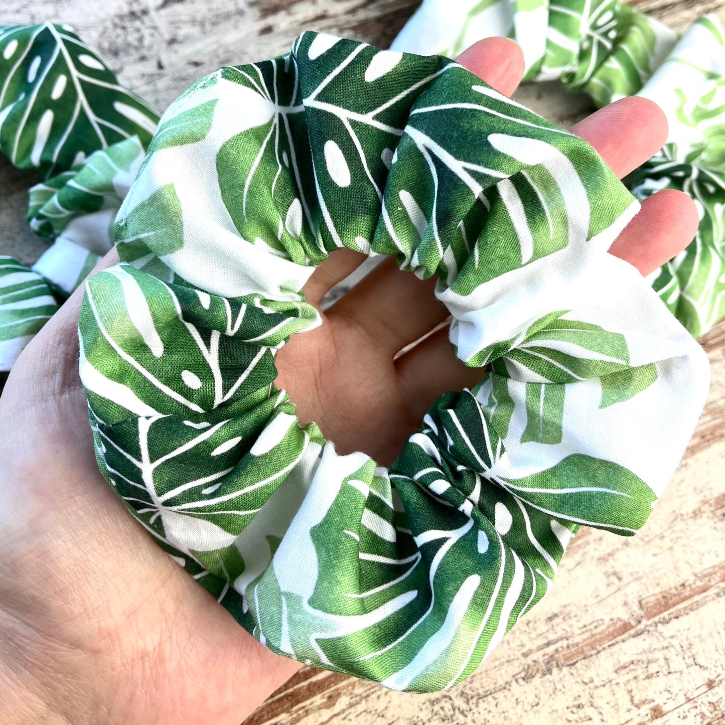Scrunchie - Monstera Watercolor - wearequiethumans
