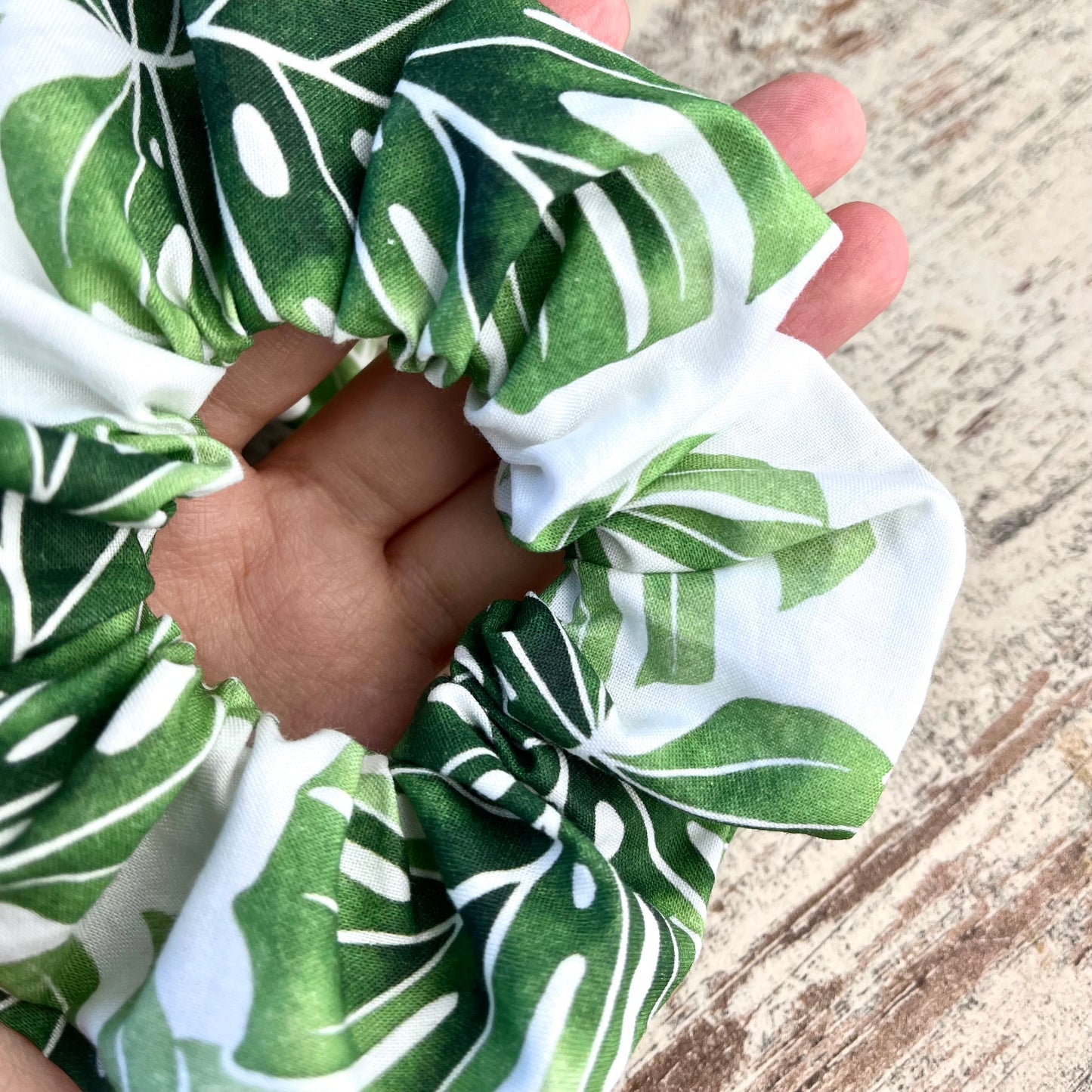 Scrunchie - Monstera Watercolor - wearequiethumans