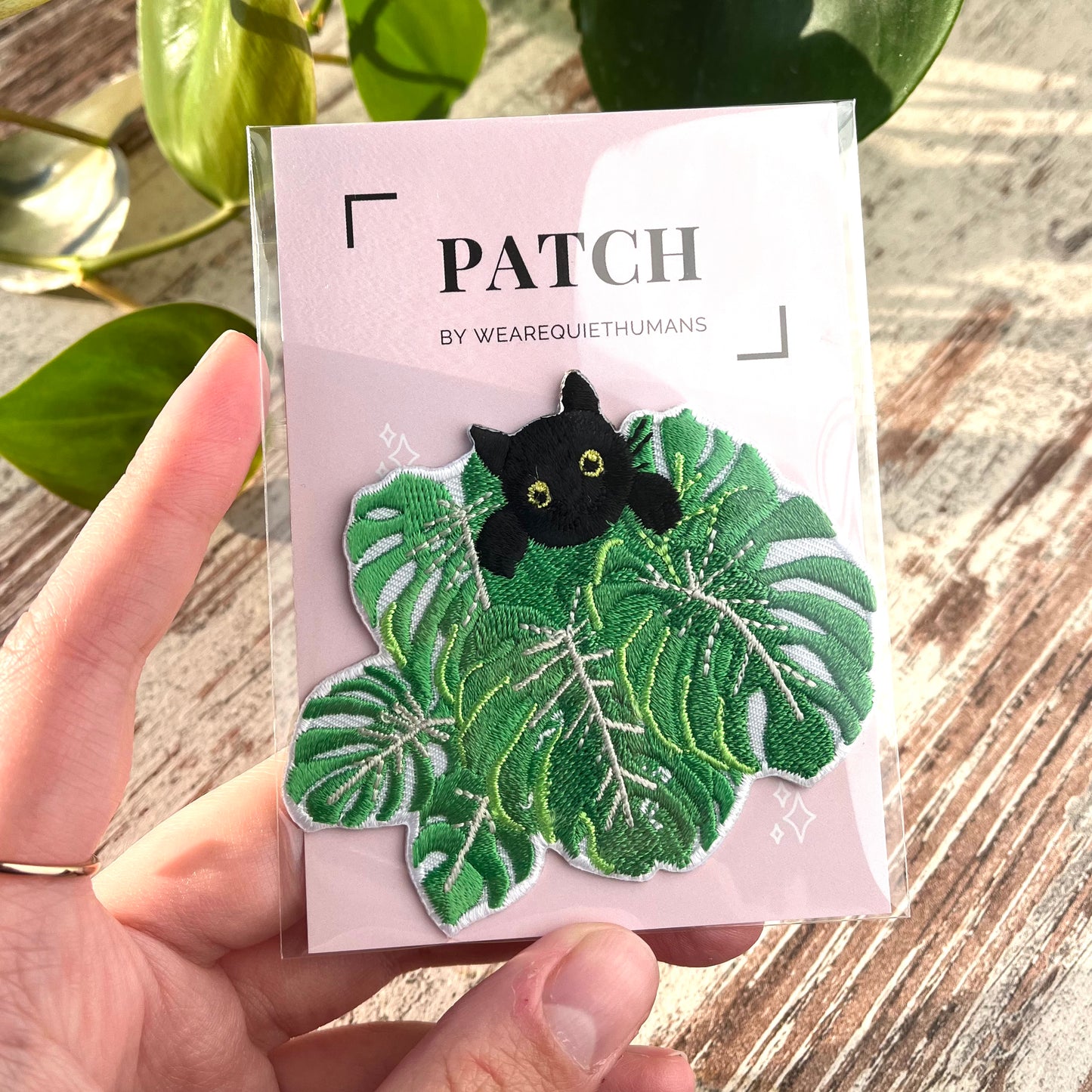 Patch - Monstera mit Katze - wearequiethumans