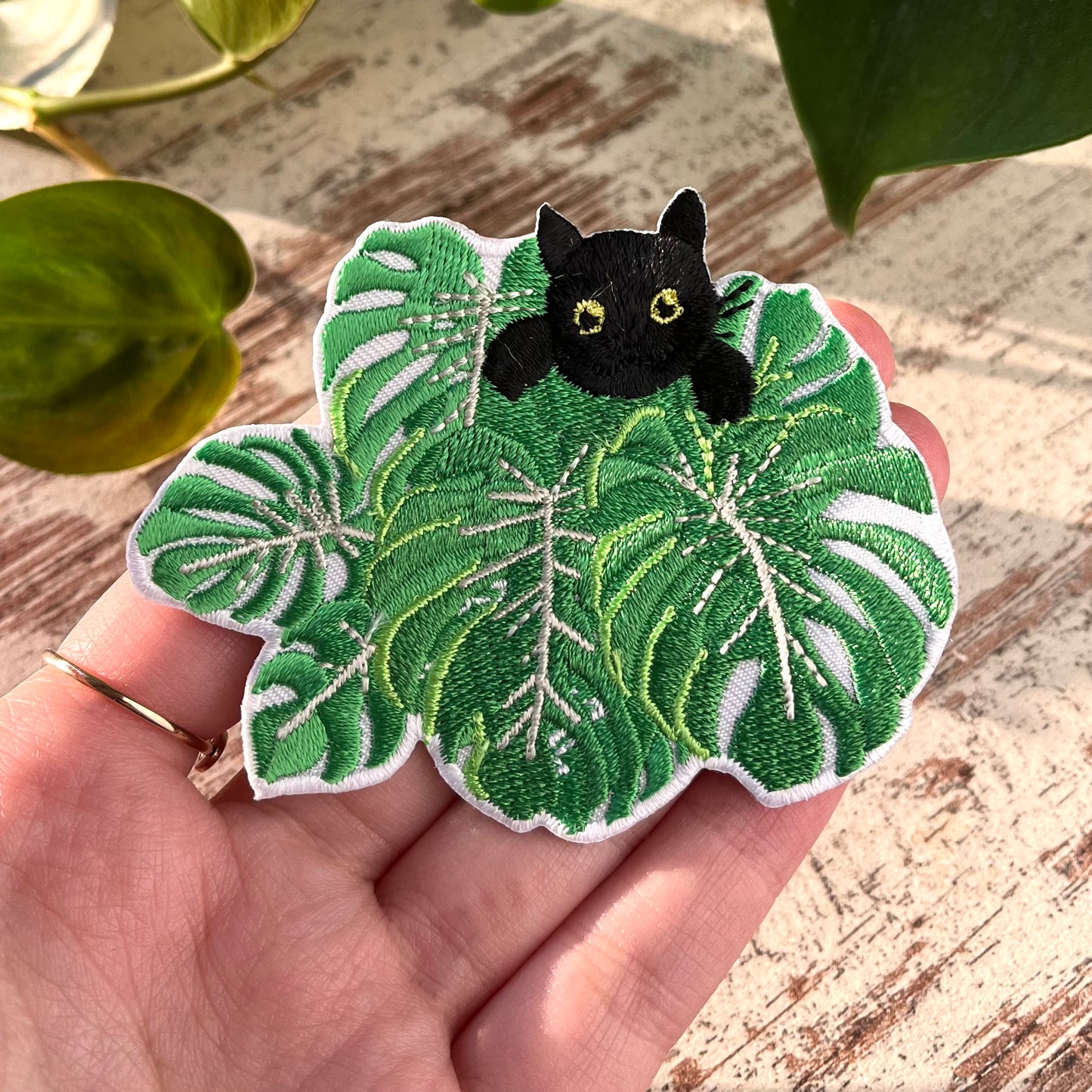 Patch - Monstera mit Katze - wearequiethumans