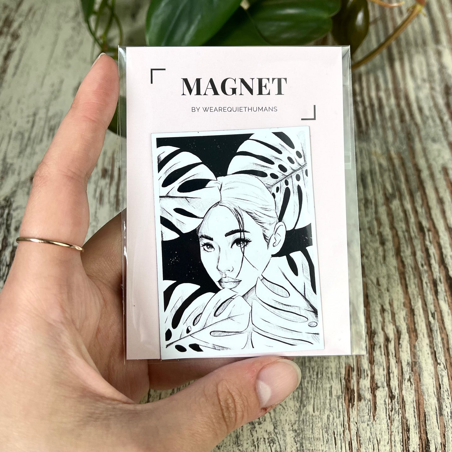 Magnet - Plantlady mit Monstera deliciosa - wearequiethumans