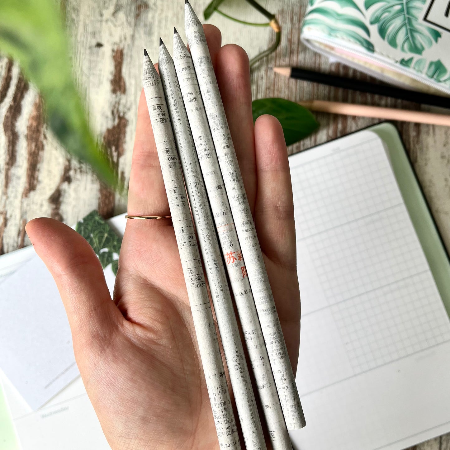 Recycling Bleistift aus Zeitungspapier