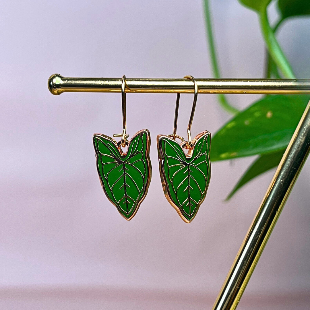 Syngonium Ohrringe Roségold – Pflanzen Schmuck, Emaille Blatt Ohrhänger mit Edelstahl Brisur