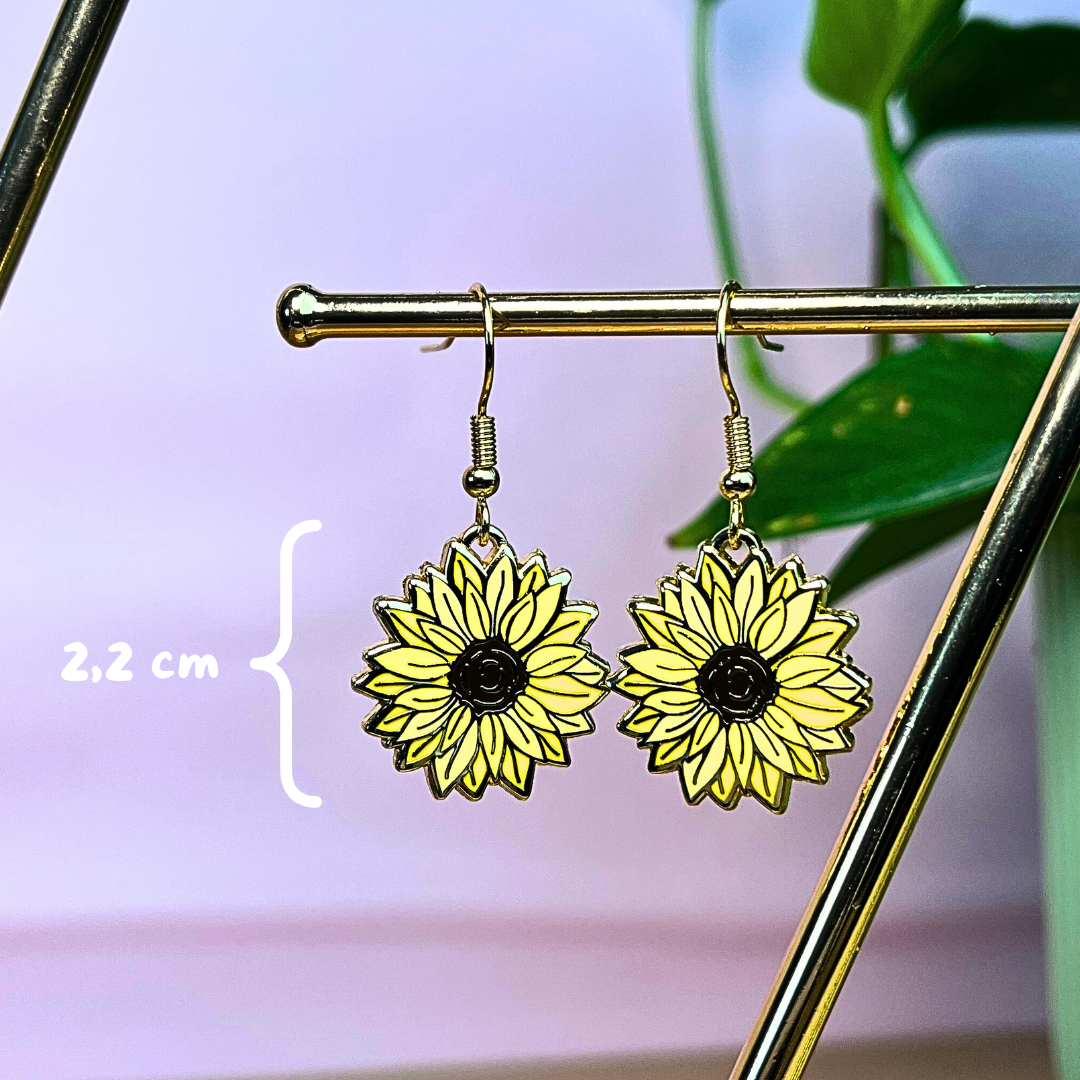 Florale Emaille-Ohrringe „Sonnenblume“ – sommerlicher Ohrschmuck für Pflanzenfans
