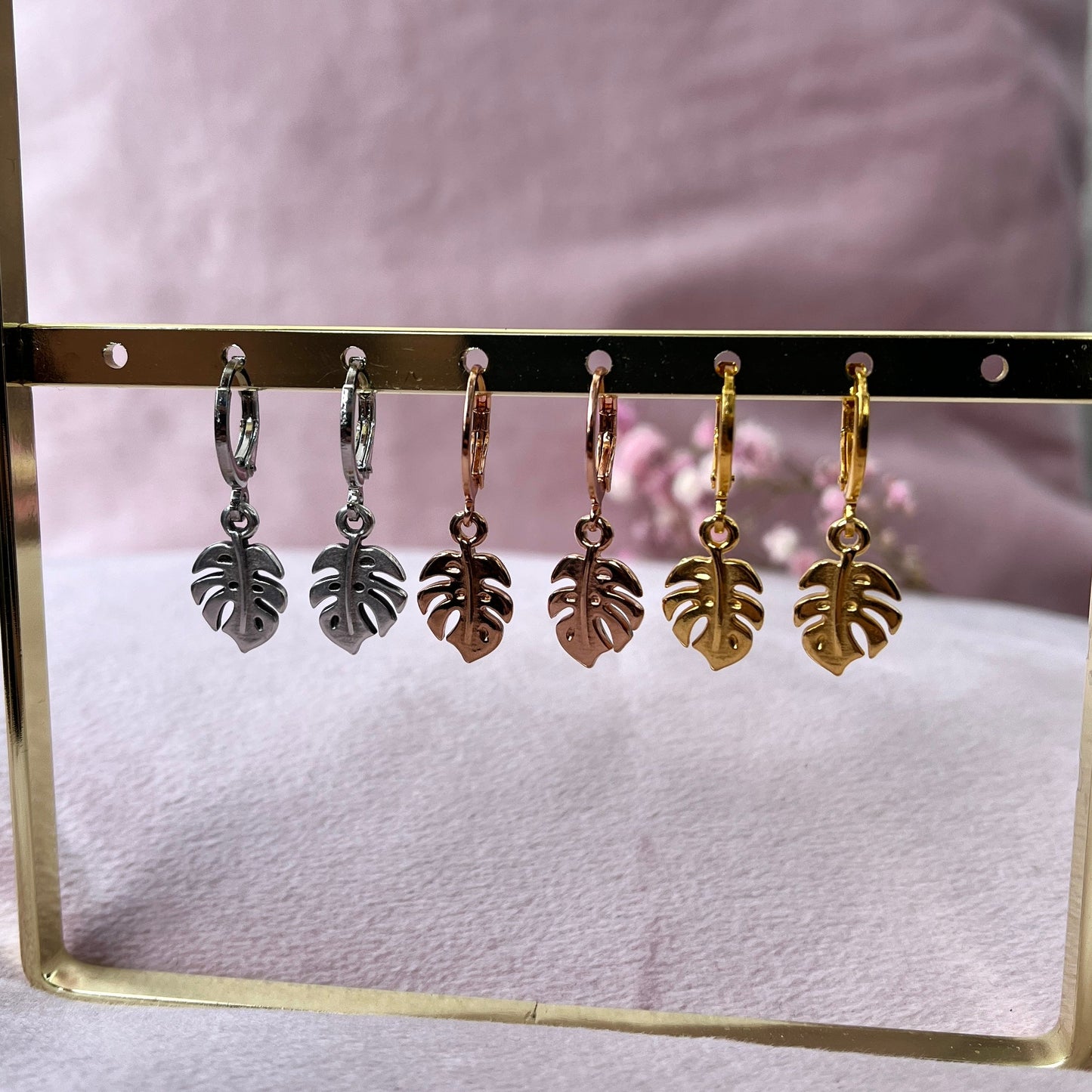 Rosegold Ohrringe mit Monstera Blatt Anhänger und Verschluss