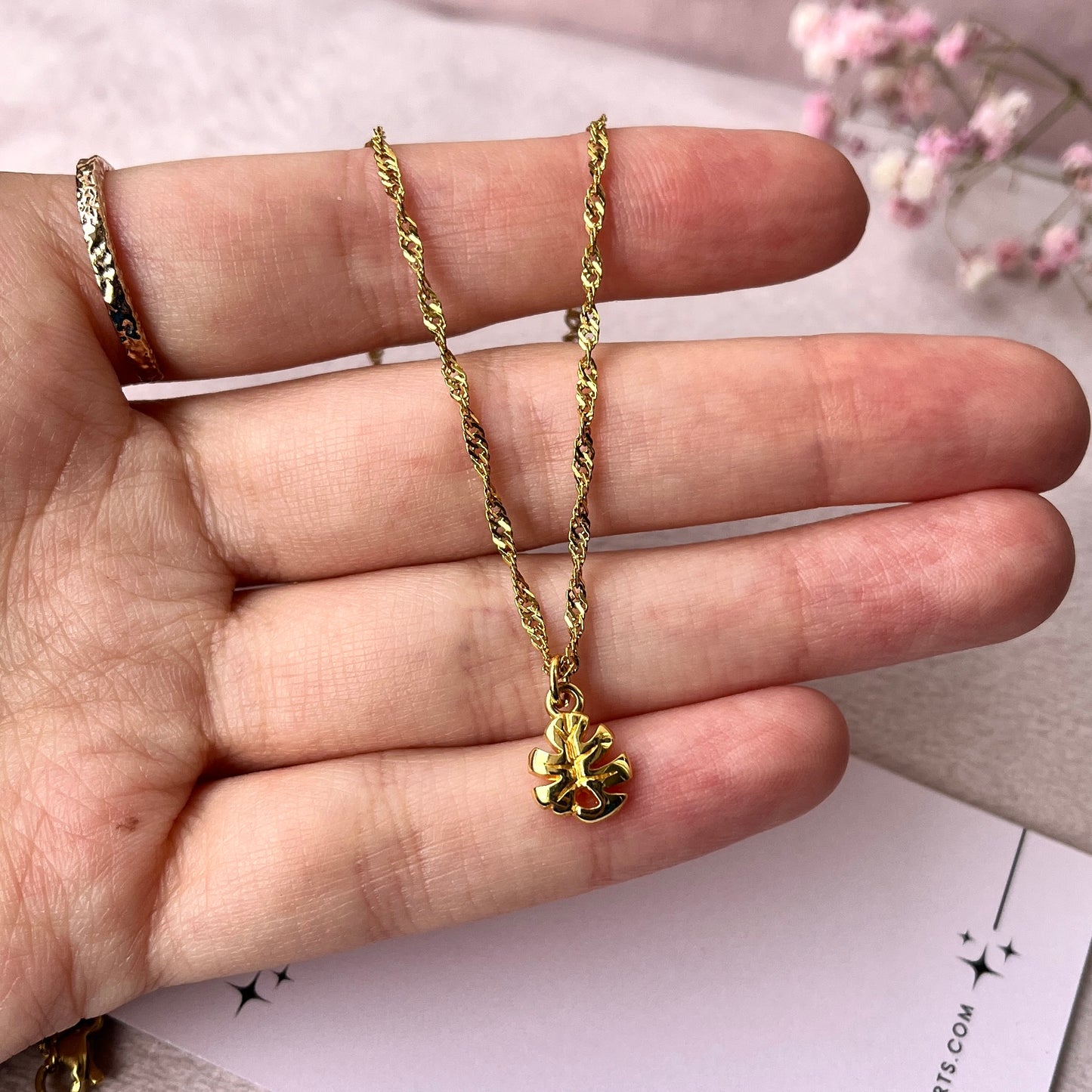 Kette mit Monstera Anhänger in Gold