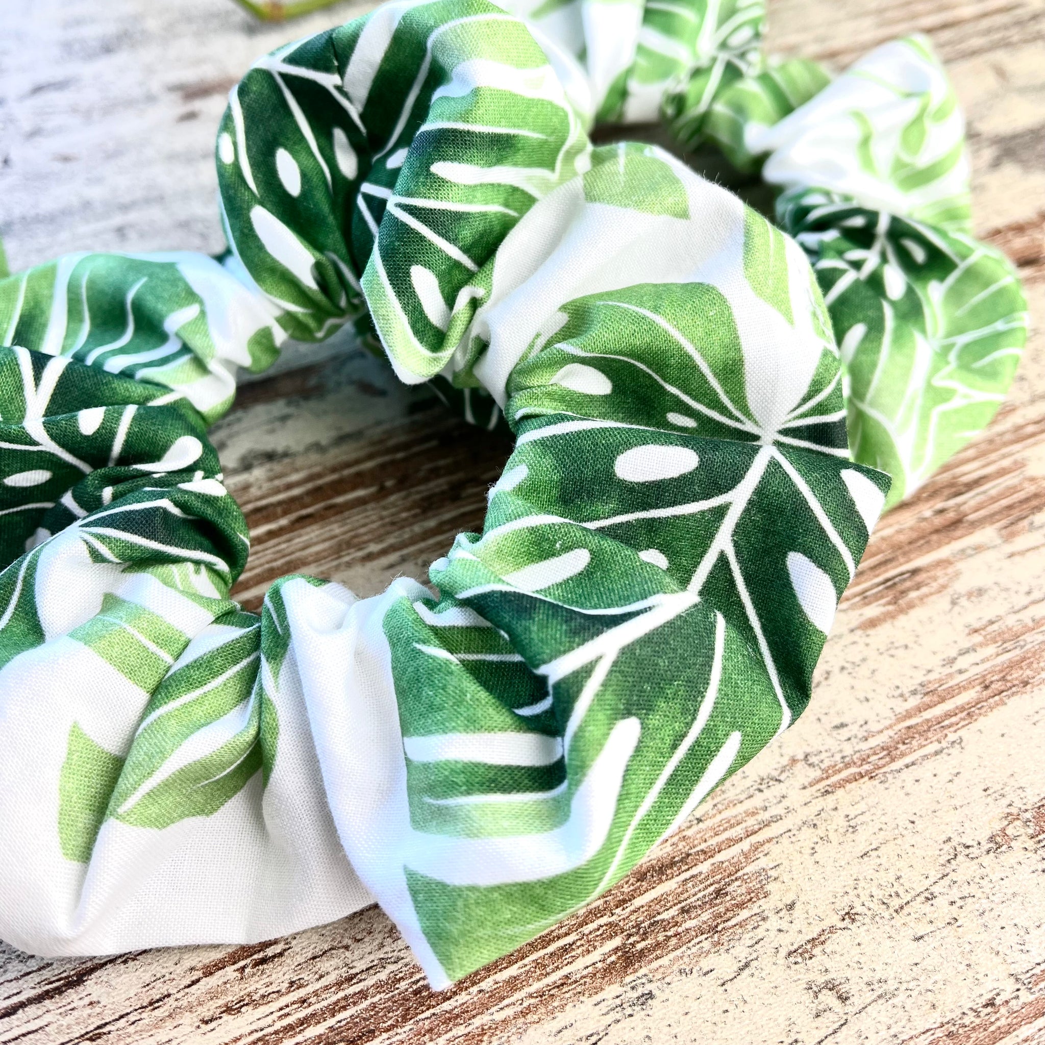 Scrunchie - Monstera Watercolor - wearequiethumans