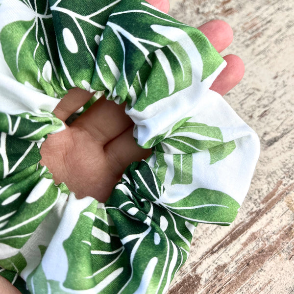 Scrunchie - Monstera Watercolor - wearequiethumans
