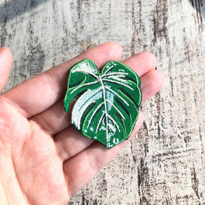 Monstera variegata Patch - zum Aufnähen oder Aufbügeln - wearequiethumans