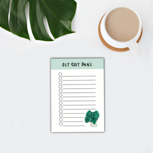 To Do Liste zur besseren Organisation und Produktivität. Mit verschiedenen Pflanzenmotiven wie z.B. Monstera variegata, Monstera adansonii variegata, Philodendron Pink Princess und Anthurium Clarinervium. Der Notizblock hat die Aufschreibt Get Shit Done und ist in der Größe A7 erhältlich. 